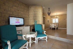 Alaroof Hotel  ( +15 )