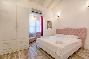 Alaroof Hotel  ( +15 )