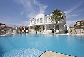 Alaroof Hotel  ( +15 )