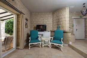 Alaroof Hotel  ( +15 )