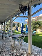 Alaroof Hotel  ( +15 )