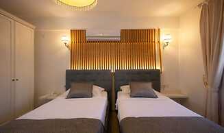 Alaroof Hotel  ( +15 )