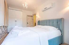 Alaroof Hotel  ( +15 )