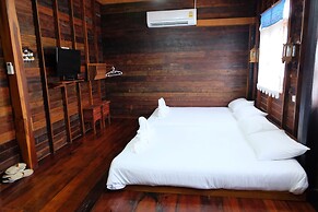 Baan Kun Tuad Ko Si Chang