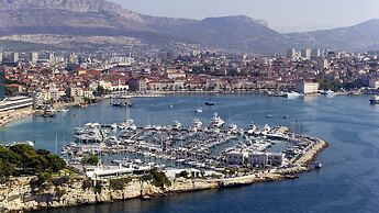 Stay Split Bay