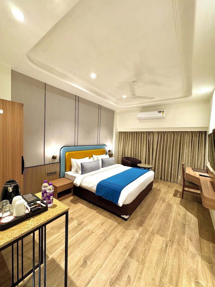 Freesia By Express Inn