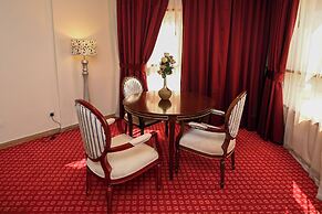 Red Castle Hotel