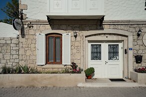 Sedirli Ev Alacati