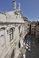 Al Theatro Palace