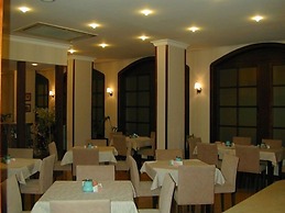 Candan Beach Hotel