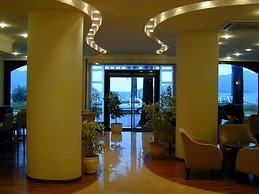 Candan Beach Hotel