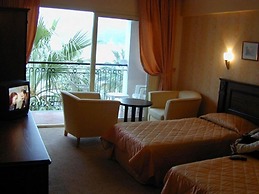 Candan Beach Hotel