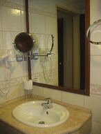 Candan Beach Hotel