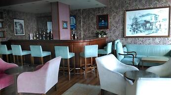 Candan Beach Hotel