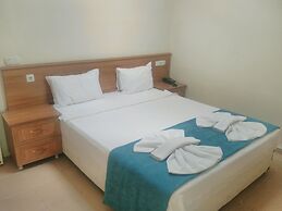 Grove Hotel