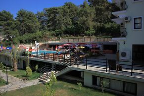Grove Hotel