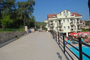 Grove Hotel