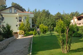 Grove Hotel