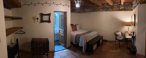 Hotel Amor y Paz