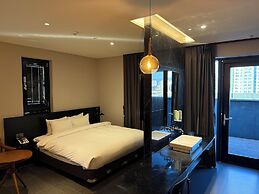 Rivertain Hotel