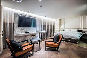 Rivertain Hotel