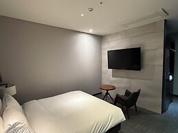 Rivertain Hotel