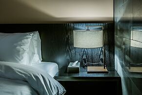 Rivertain Hotel