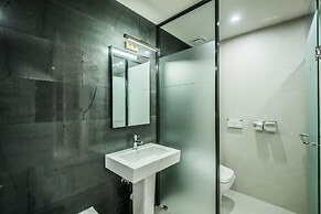 Rivertain Hotel