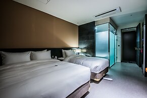 Rivertain Hotel
