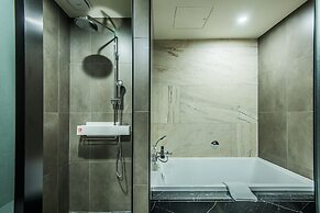 Rivertain Hotel