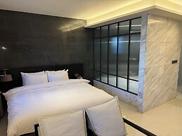 Rivertain Hotel