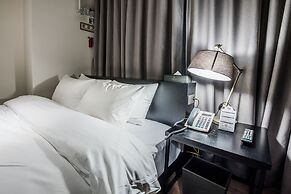 Rivertain Hotel