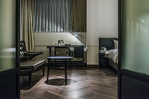 Rivertain Hotel