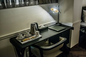 Rivertain Hotel