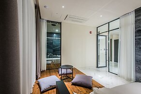 Rivertain Hotel