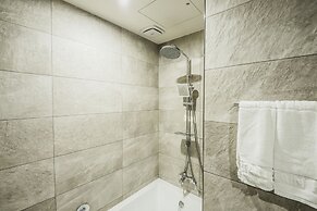Rivertain Hotel