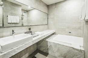 Rivertain Hotel