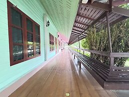 Aioun At Amphawa
