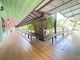 Aioun At Amphawa