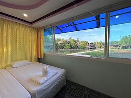 Aioun At Amphawa