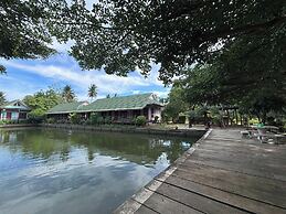 Aioun At Amphawa