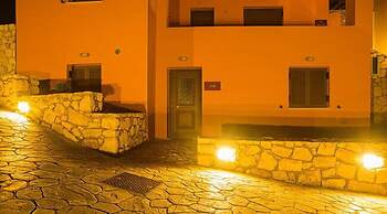 Olive Lemon-Morfi Village