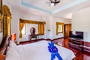 3 Bedrooms Pool Villa Walk to Patong
