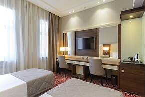 Hotel Senator