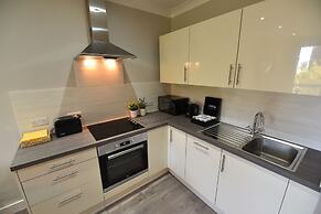 First - Meadowbank House Apartment