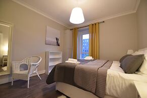 First - Meadowbank House Apartment