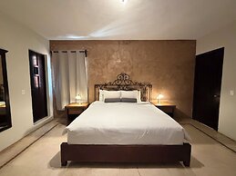 Art 64 Guest House – Adults Only
