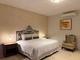 Art 64 Guest House – Adults Only