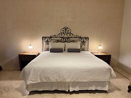 Art 64 Guest House – Adults Only