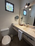 Art 64 Guest House – Adults Only